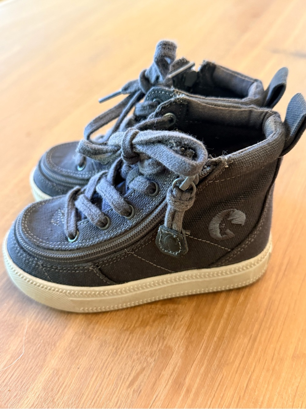 Billy footwear Kids High-Top Canvas Sneakers in Gray